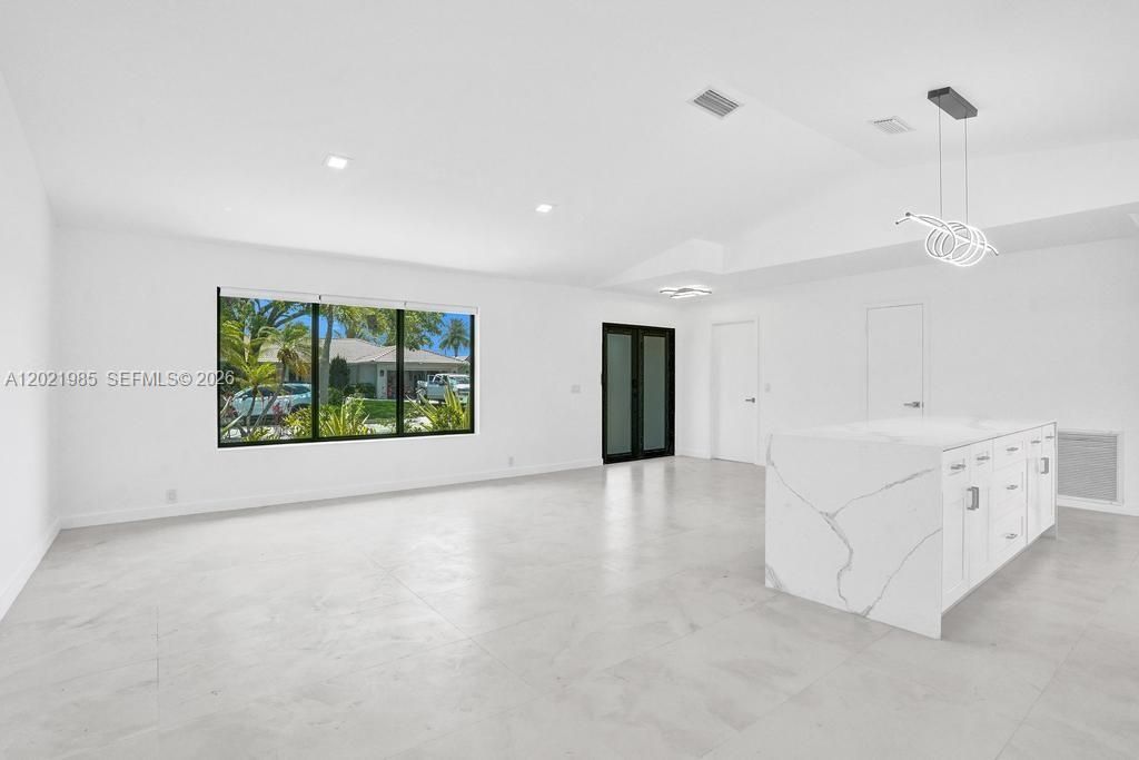 For Sale: $749,000 (5 beds, 3 baths, 2089 Square Feet)