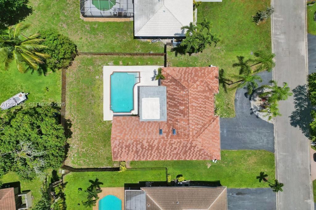 For Sale: $749,000 (5 beds, 3 baths, 2089 Square Feet)
