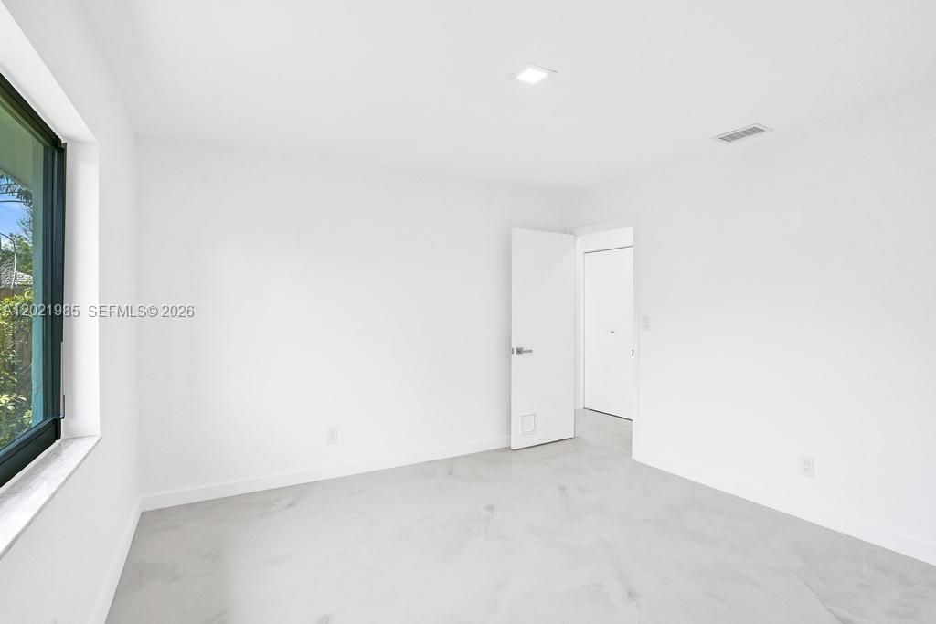 For Sale: $749,000 (5 beds, 3 baths, 2089 Square Feet)