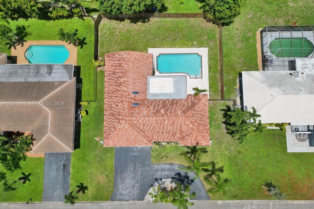 For Sale: $749,000 (5 beds, 3 baths, 2089 Square Feet)