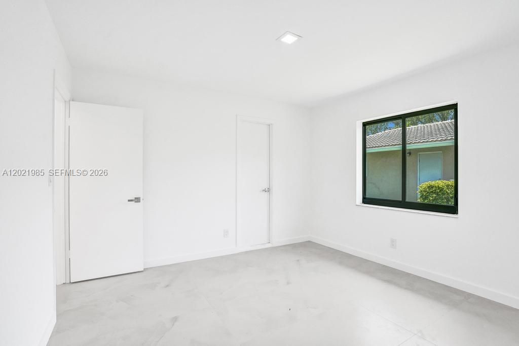 For Sale: $749,000 (5 beds, 3 baths, 2089 Square Feet)