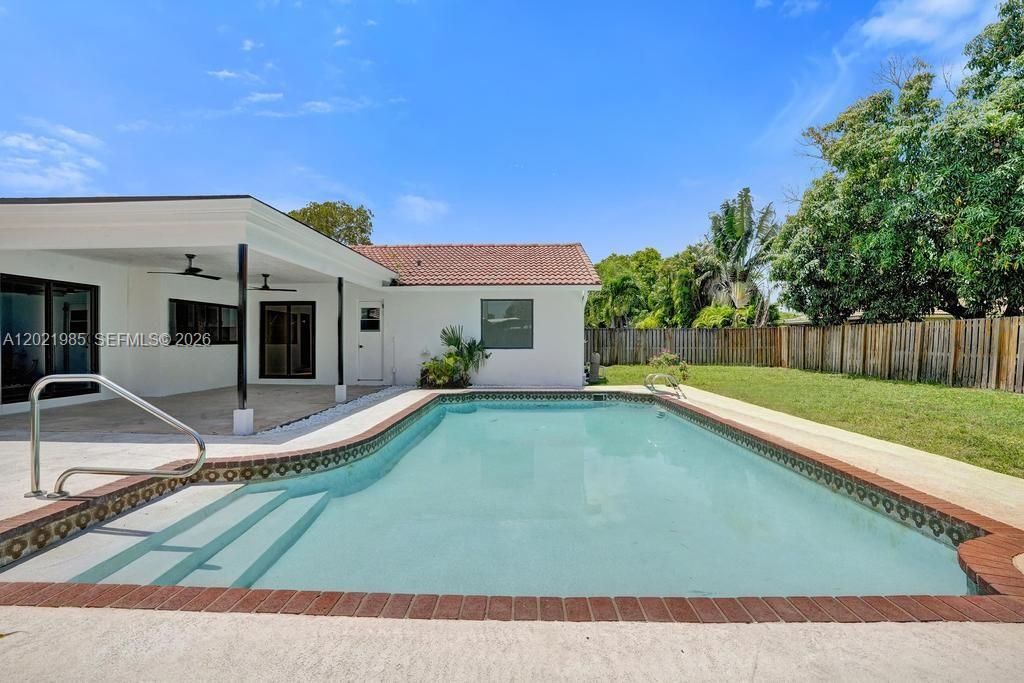 For Sale: $749,000 (5 beds, 3 baths, 2089 Square Feet)