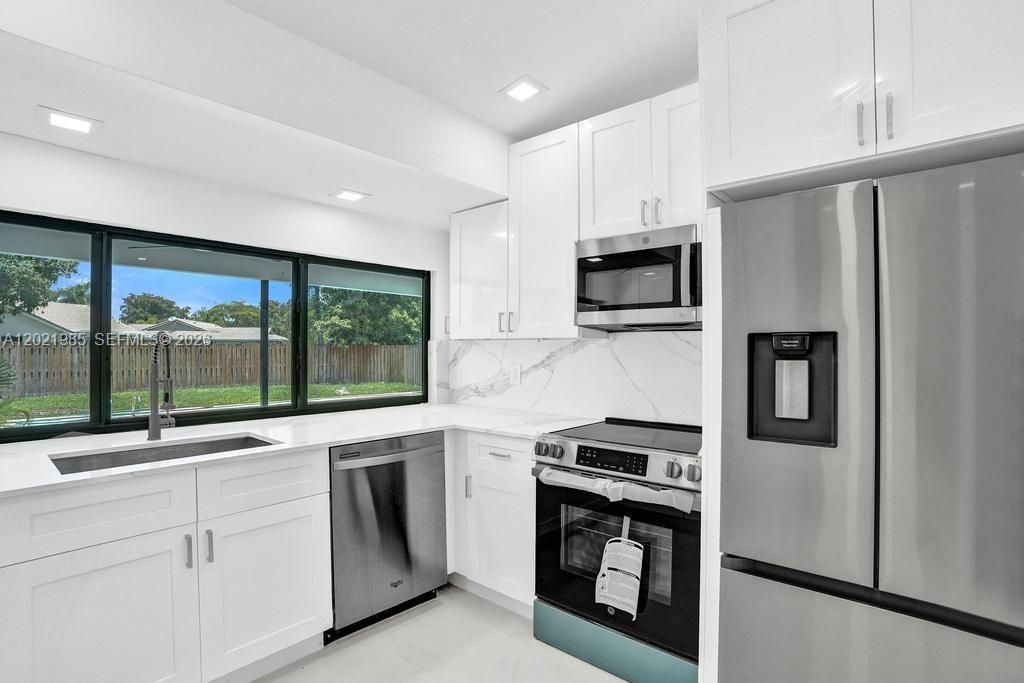 For Sale: $749,000 (5 beds, 3 baths, 2089 Square Feet)