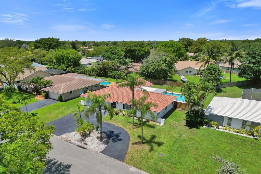 For Sale: $749,000 (5 beds, 3 baths, 2089 Square Feet)