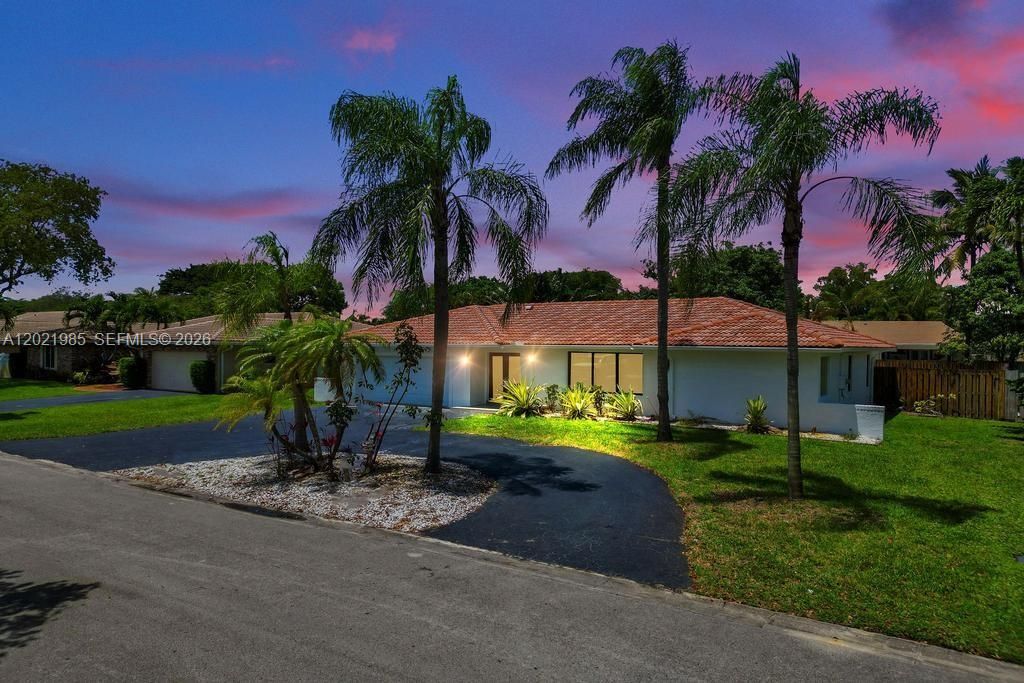 For Sale: $749,000 (5 beds, 3 baths, 2089 Square Feet)