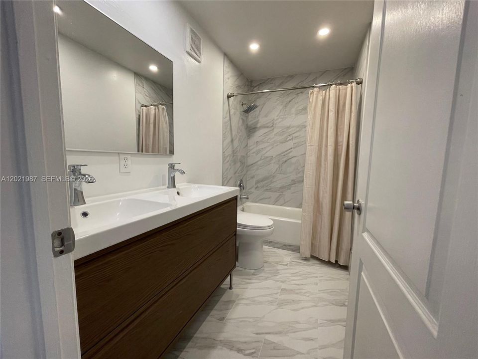 En Renta: $3,600 (3 camas, 2 baños, 1650 Pies cuadrados)