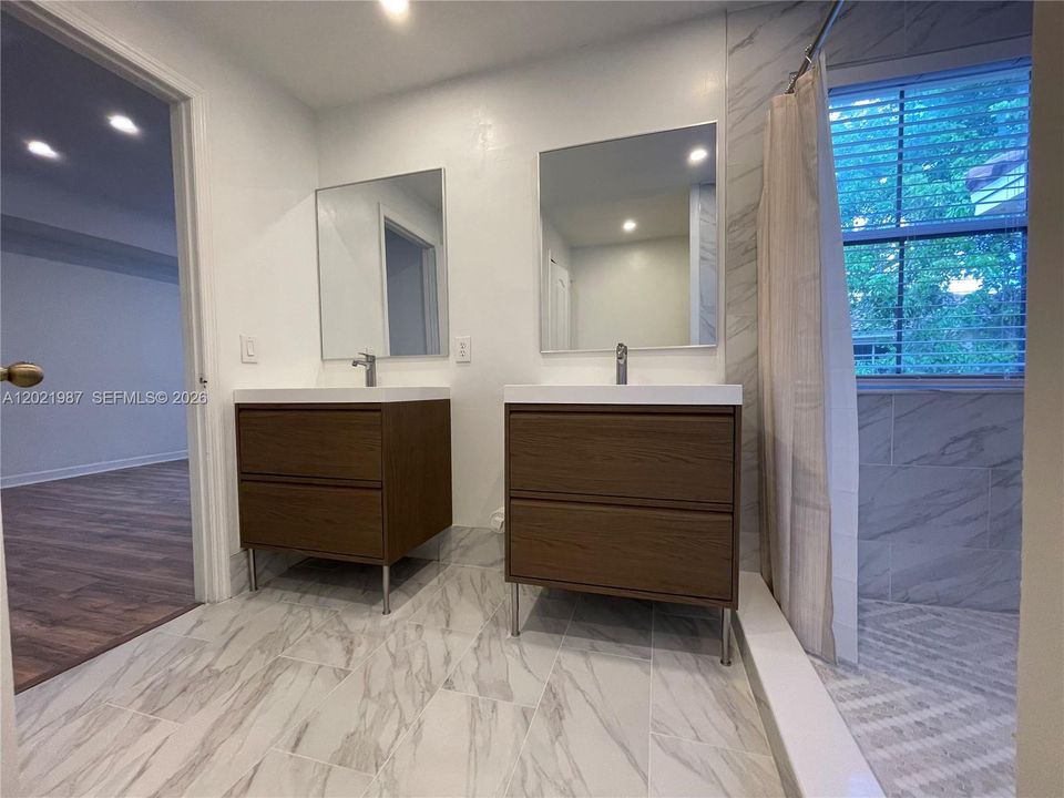 2 vanities at master bathroom