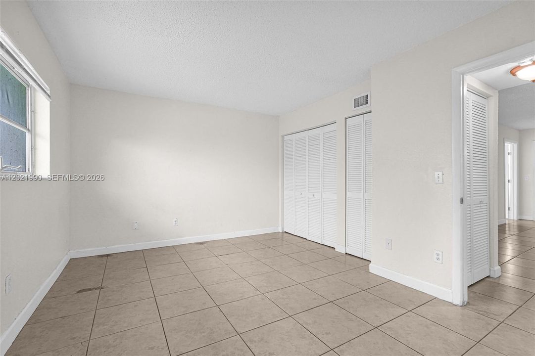 For Rent: $2,100 (3 beds, 1 baths, 771 Square Feet)