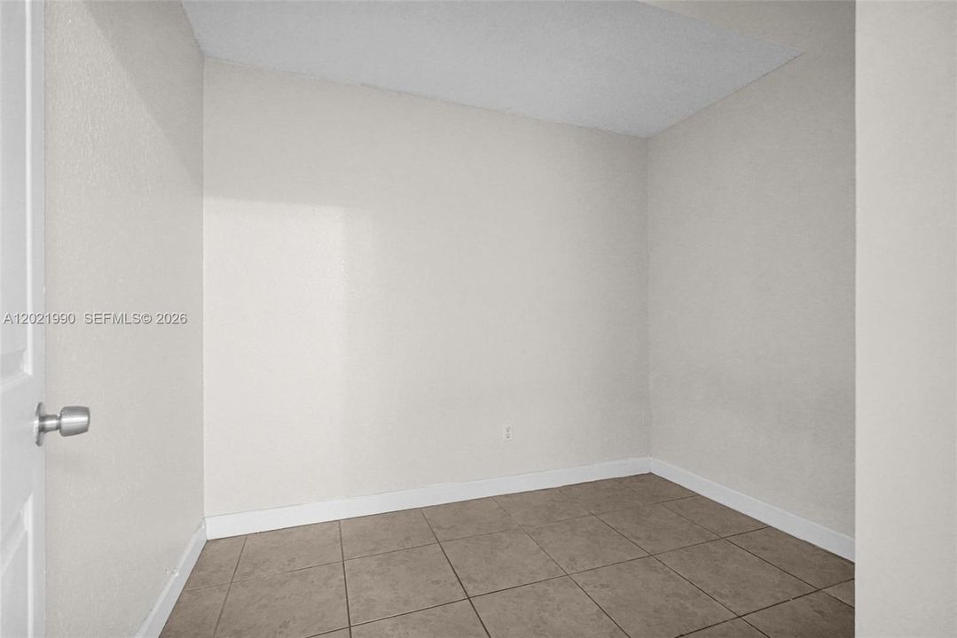 For Rent: $2,100 (3 beds, 1 baths, 771 Square Feet)