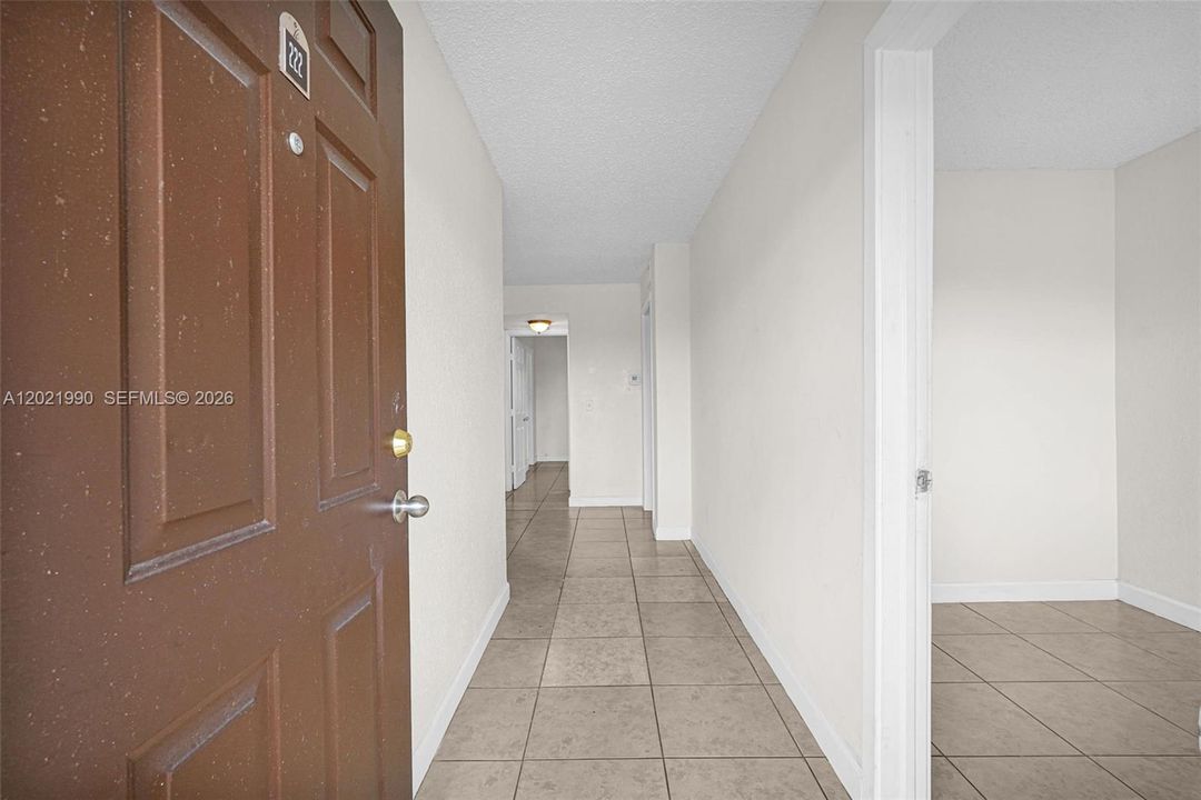 For Rent: $2,100 (3 beds, 1 baths, 771 Square Feet)