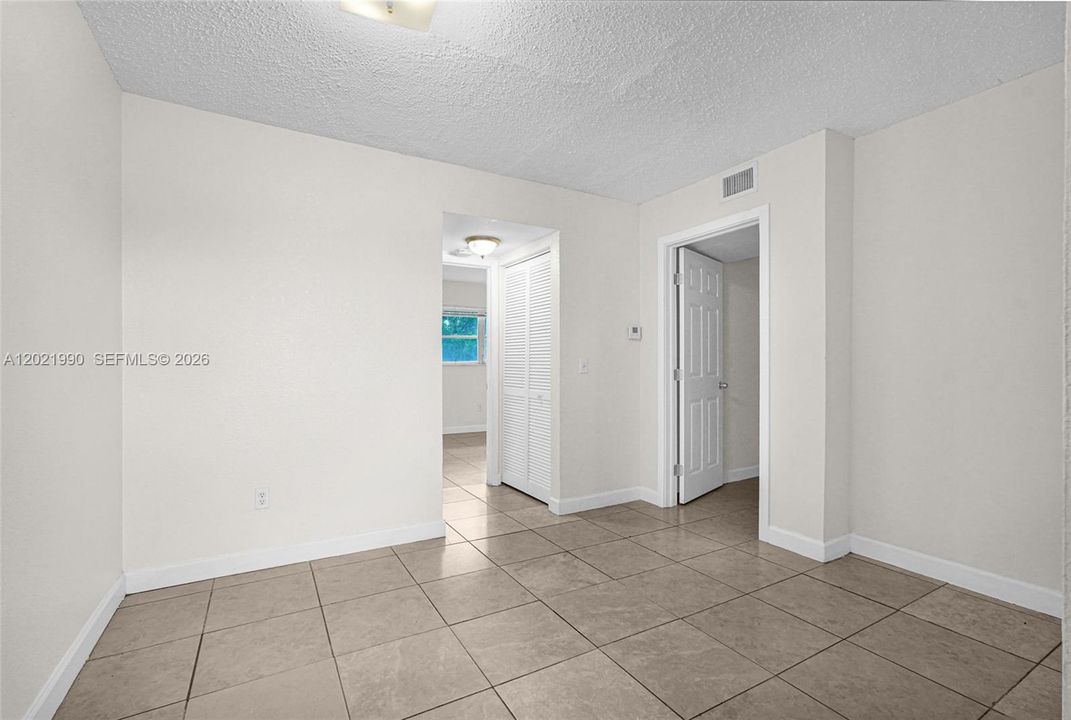 For Rent: $2,100 (3 beds, 1 baths, 771 Square Feet)
