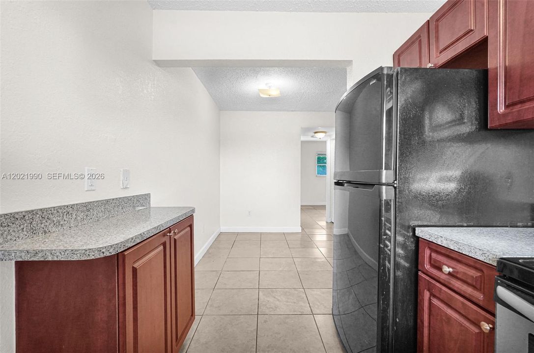 For Rent: $2,100 (3 beds, 1 baths, 771 Square Feet)