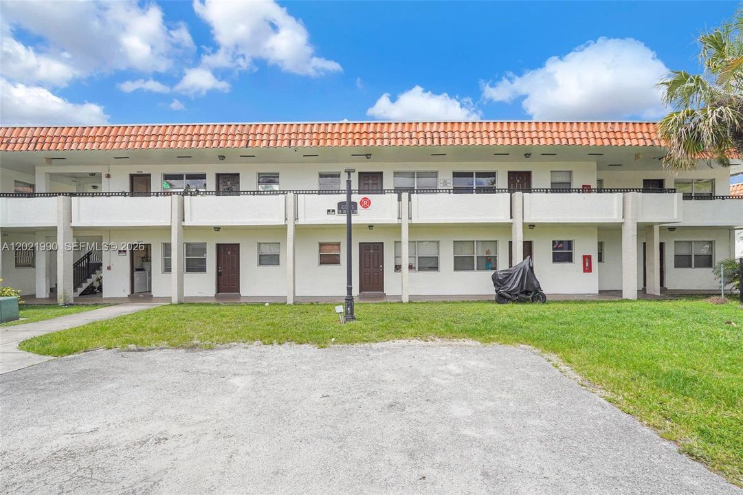 For Rent: $2,100 (3 beds, 1 baths, 771 Square Feet)