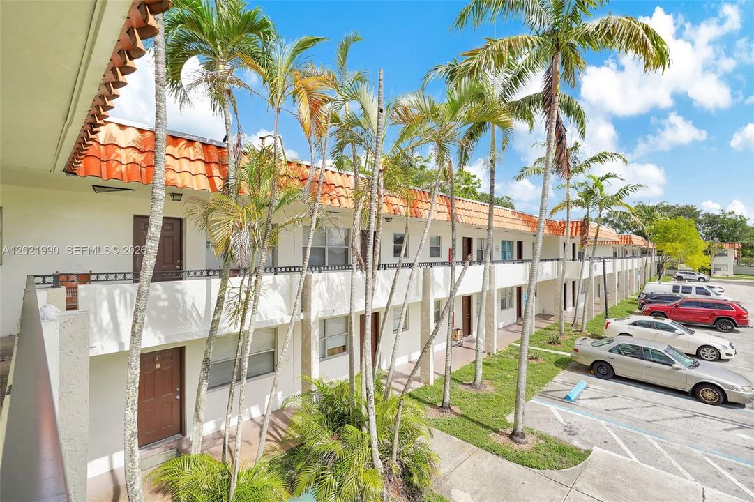 For Rent: $2,100 (3 beds, 1 baths, 771 Square Feet)