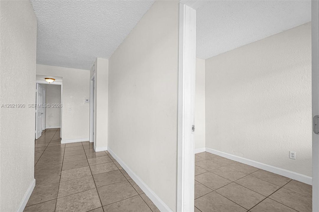 For Rent: $2,100 (3 beds, 1 baths, 771 Square Feet)