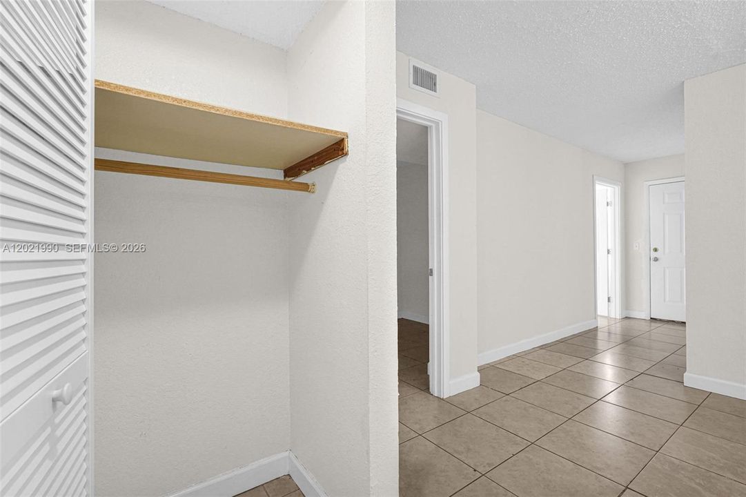 For Rent: $2,100 (3 beds, 1 baths, 771 Square Feet)