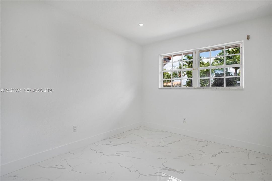 Activo con contrato: $5,000 (4 camas, 2 baños, 1789 Pies cuadrados)
