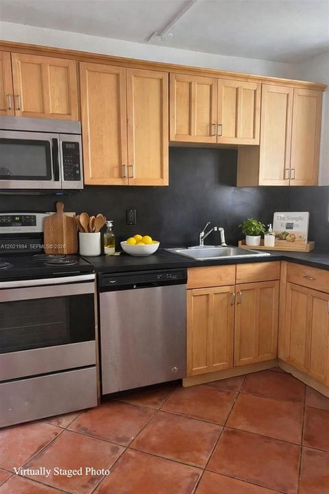 For Sale: $210,000 (2 beds, 2 baths, 900 Square Feet)