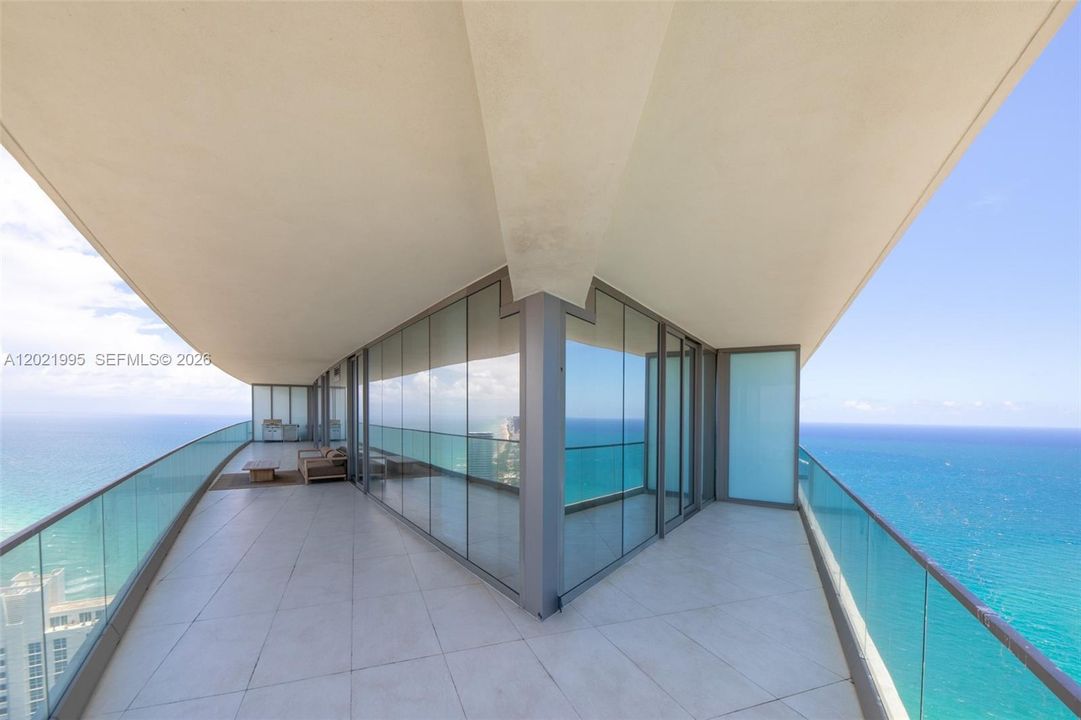 待售: $2,300,000 (2 贝兹, 2 浴室, 1296 平方英尺)