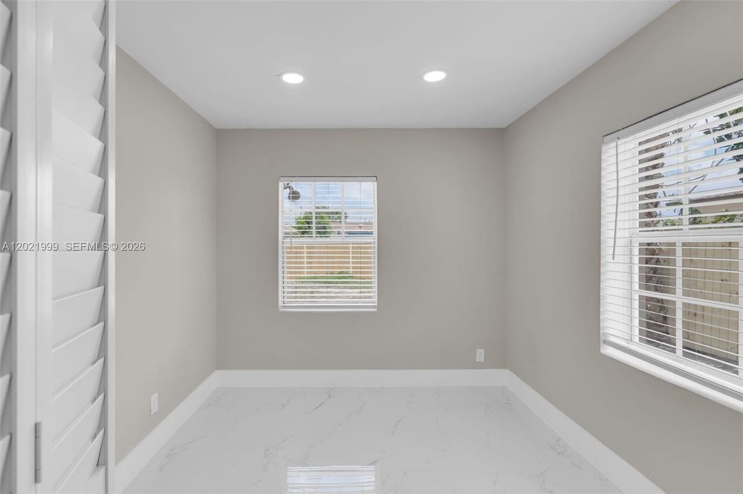 For Rent: $2,000 (2 beds, 1 baths, 725 Square Feet)