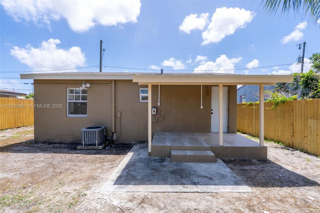 For Rent: $2,000 (2 beds, 1 baths, 725 Square Feet)
