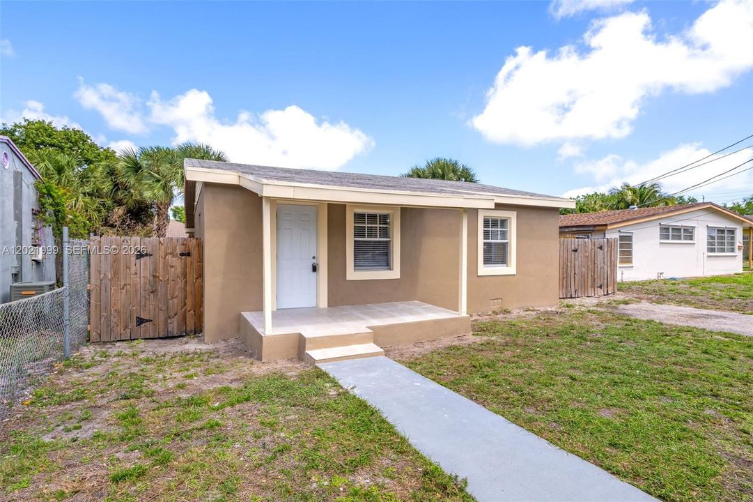 For Rent: $2,000 (2 beds, 1 baths, 725 Square Feet)