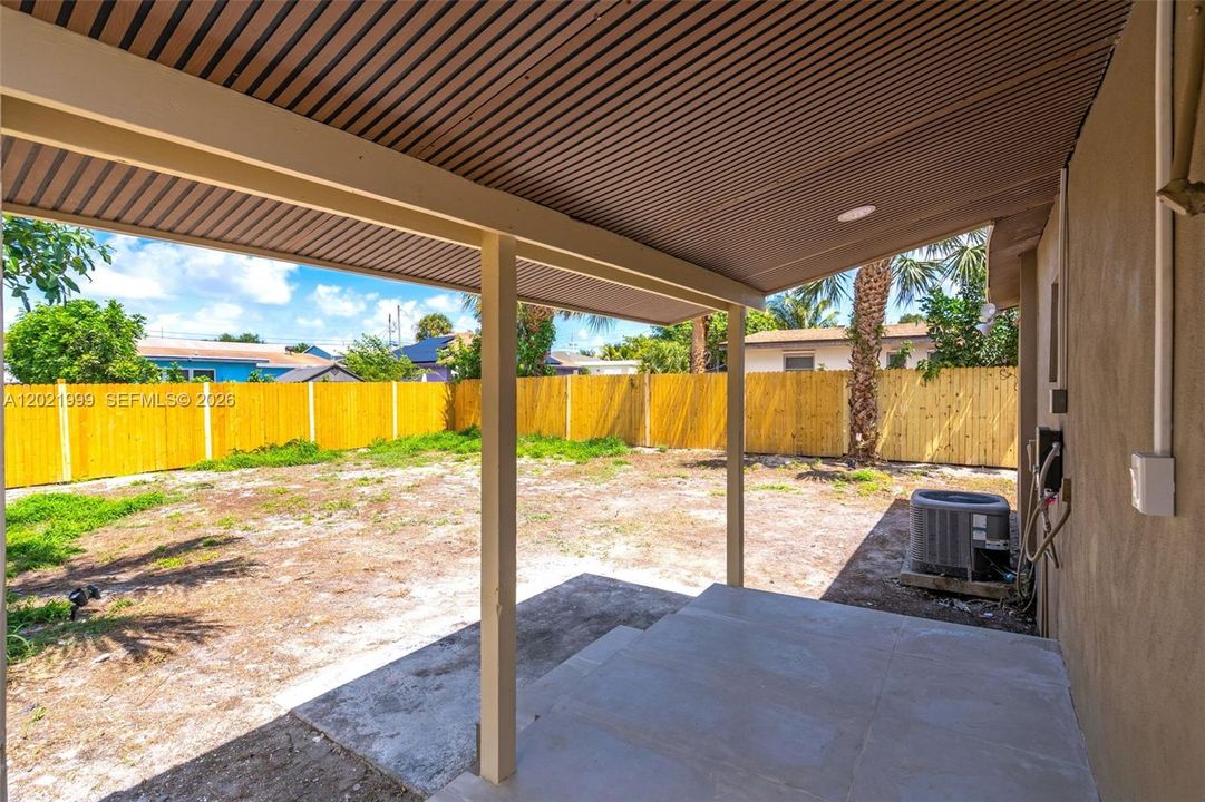For Rent: $2,000 (2 beds, 1 baths, 725 Square Feet)