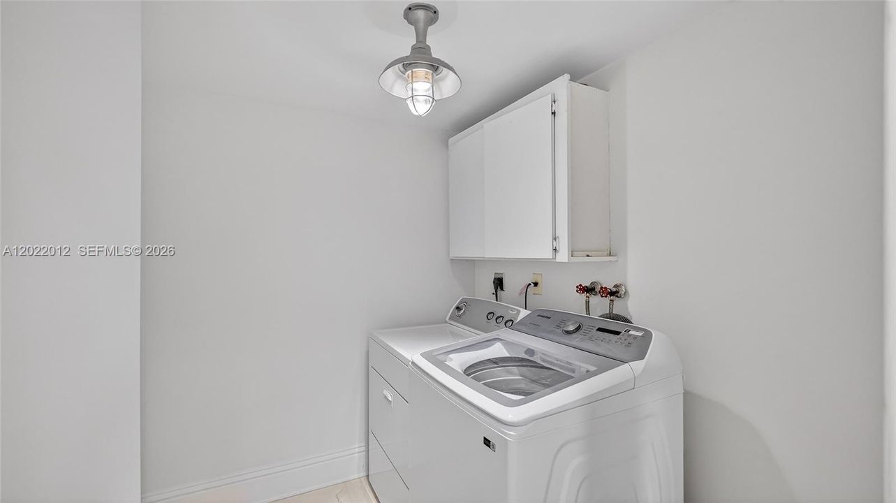 В аренду: $13,500 (4 спален, 3 ванн, 3765 Квадратных фут)