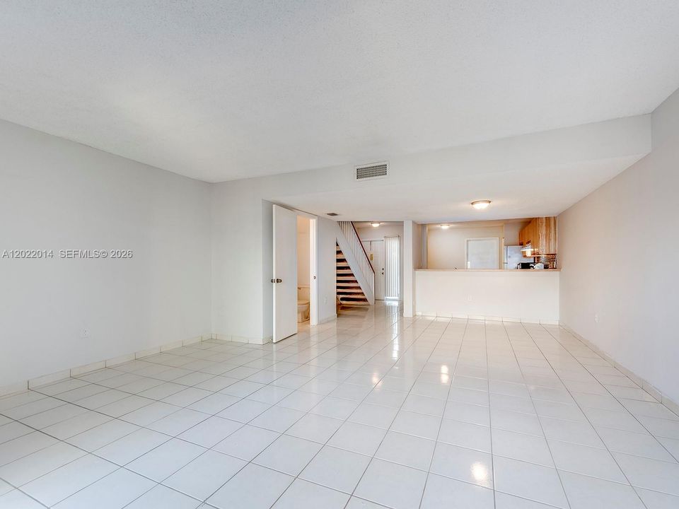 Activo con contrato: $2,450 (2 camas, 2 baños, 1266 Pies cuadrados)