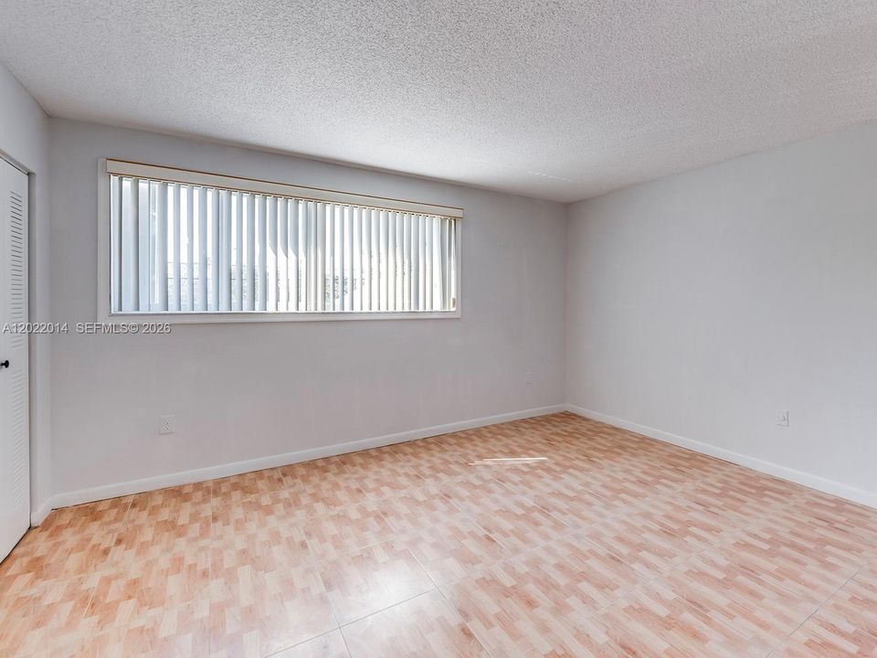 Activo con contrato: $2,450 (2 camas, 2 baños, 1266 Pies cuadrados)
