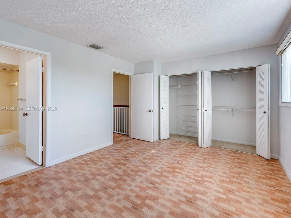 Activo con contrato: $2,450 (2 camas, 2 baños, 1266 Pies cuadrados)