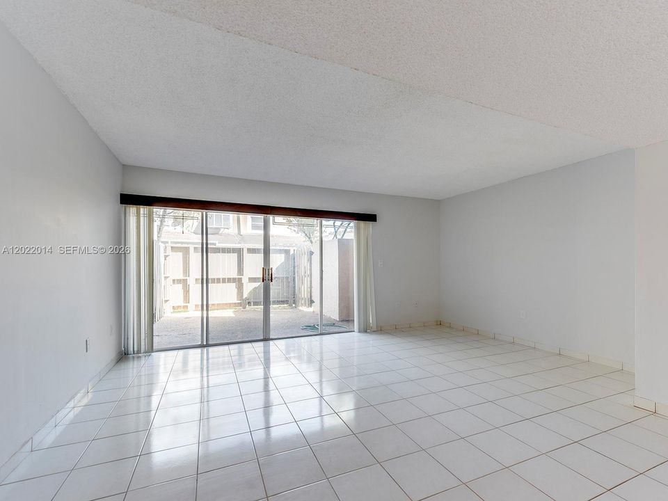 Activo con contrato: $2,450 (2 camas, 2 baños, 1266 Pies cuadrados)