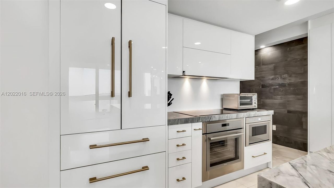 For Rent: $14,000 (2 beds, 2 baths, 1323 Square Feet)