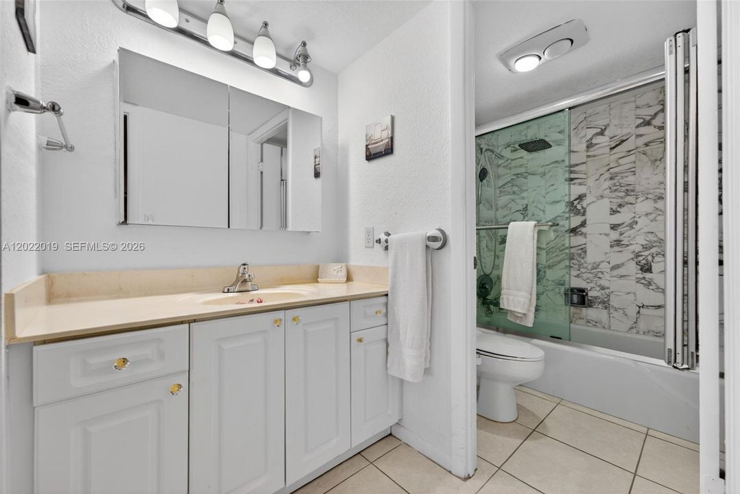 For Rent: $1,680 (1 beds, 1 baths, 900 Square Feet)