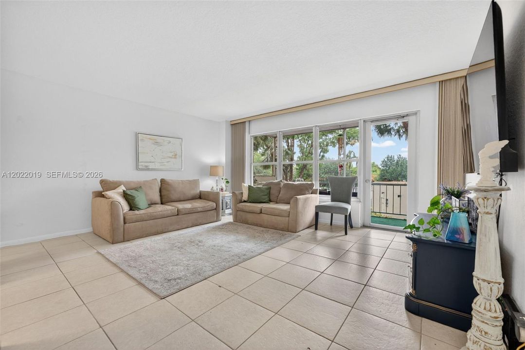 For Rent: $1,680 (1 beds, 1 baths, 900 Square Feet)