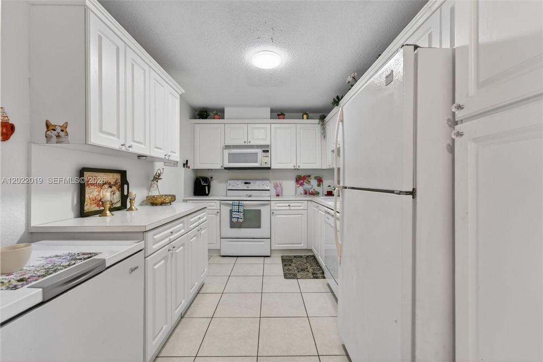 For Rent: $1,680 (1 beds, 1 baths, 900 Square Feet)