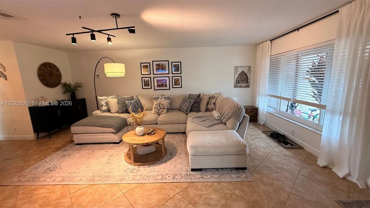 Activo con contrato: $539,500 (3 camas, 2 baños, 1620 Pies cuadrados)