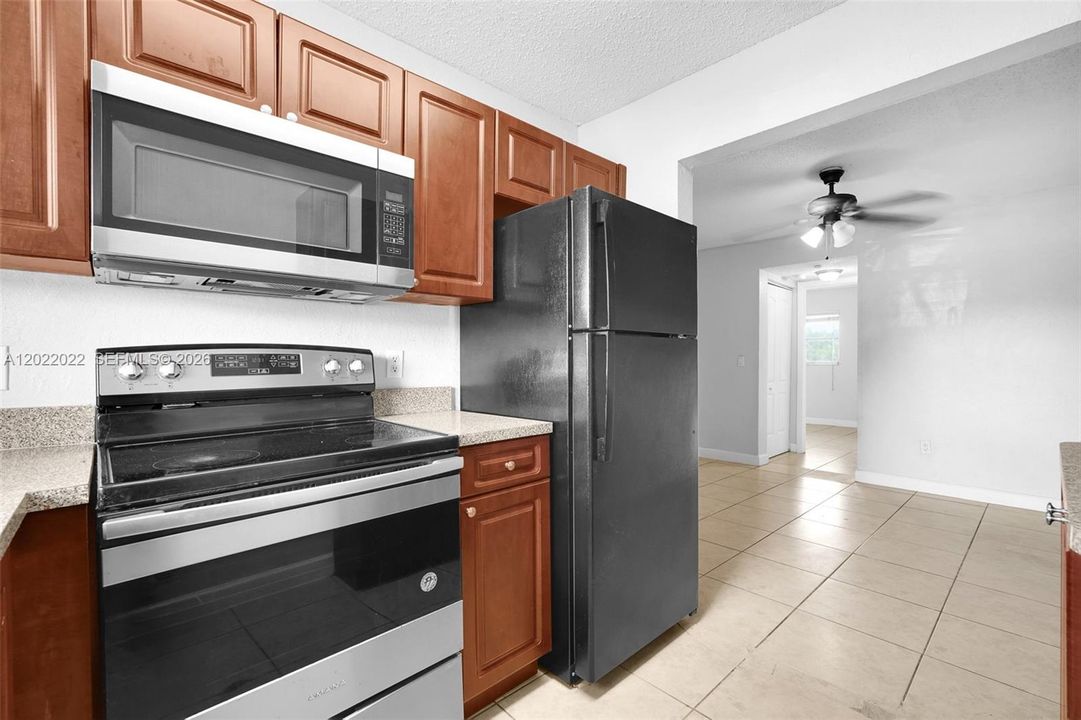 For Rent: $2,100 (3 beds, 1 baths, 771 Square Feet)