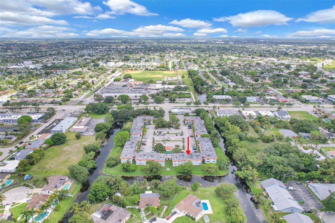 For Rent: $2,100 (3 beds, 1 baths, 771 Square Feet)