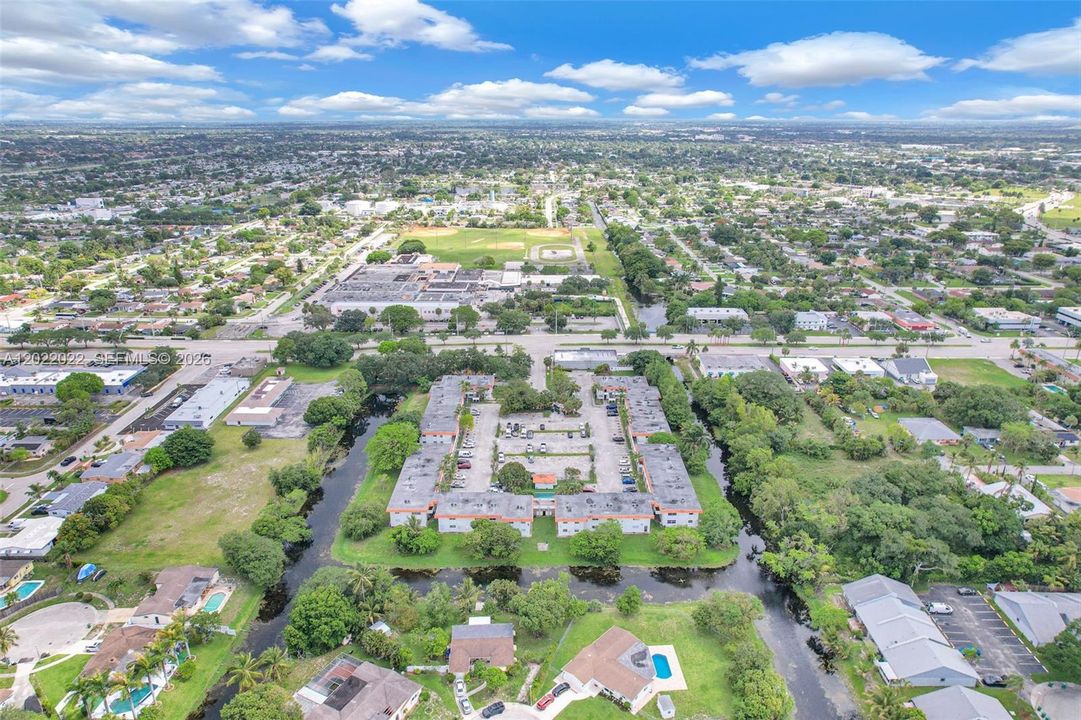 For Rent: $2,100 (3 beds, 1 baths, 771 Square Feet)