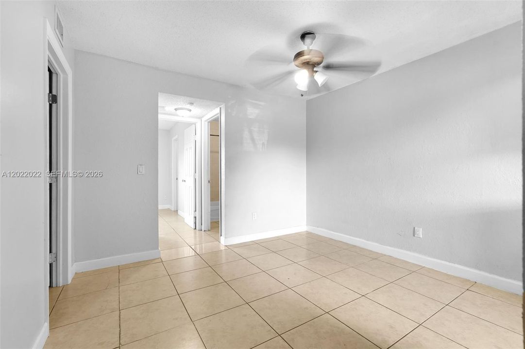 For Rent: $2,100 (3 beds, 1 baths, 771 Square Feet)