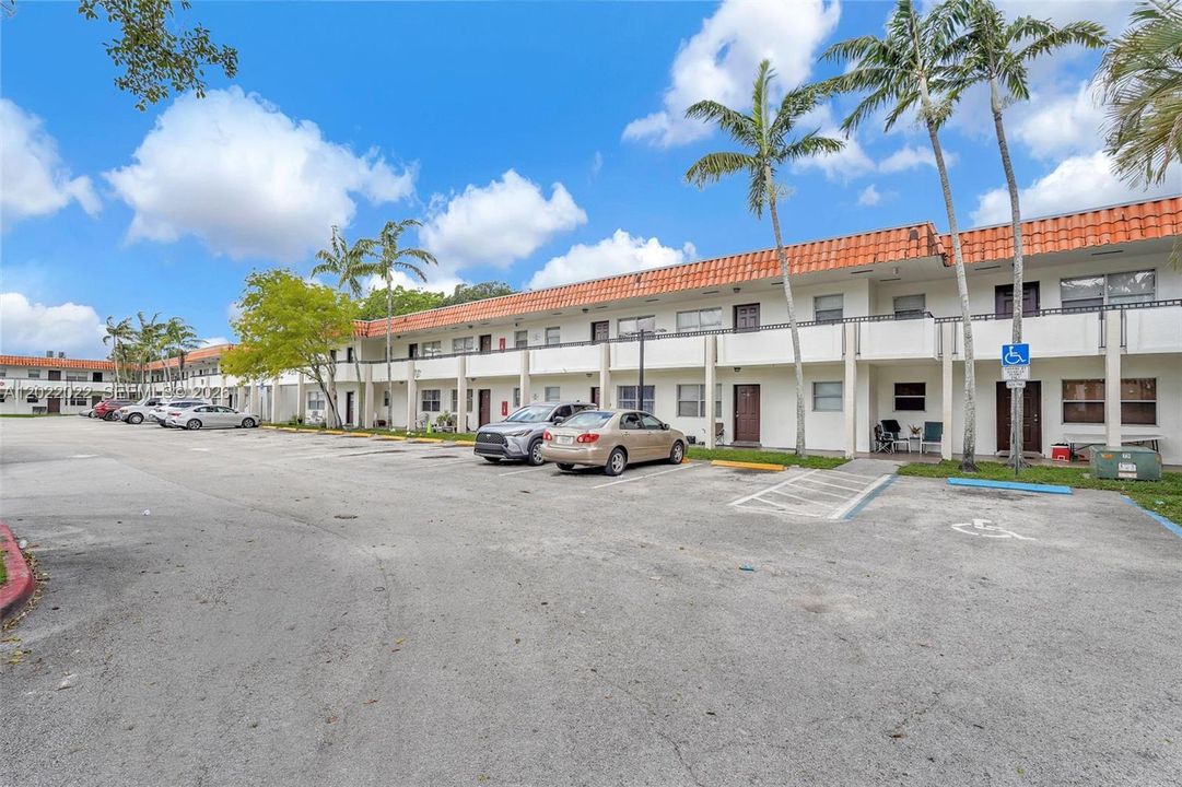 For Rent: $2,100 (3 beds, 1 baths, 771 Square Feet)