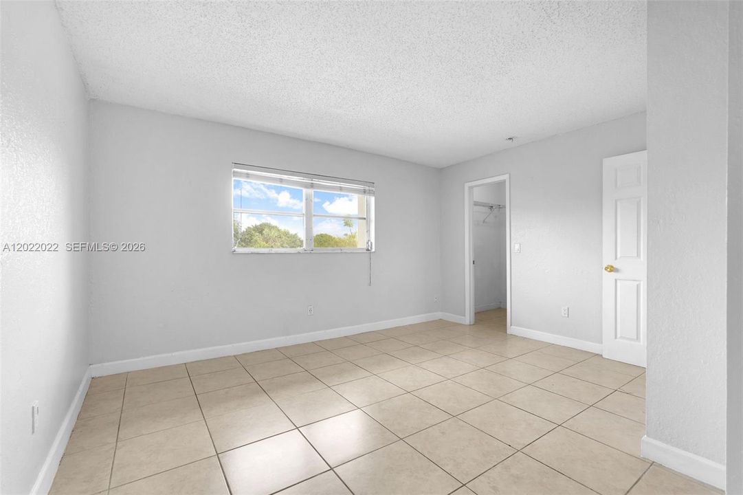 For Rent: $2,100 (3 beds, 1 baths, 771 Square Feet)