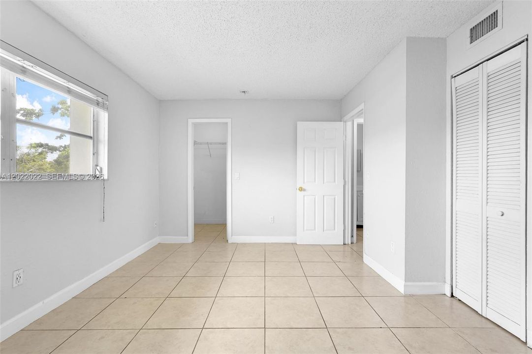 For Rent: $2,100 (3 beds, 1 baths, 771 Square Feet)