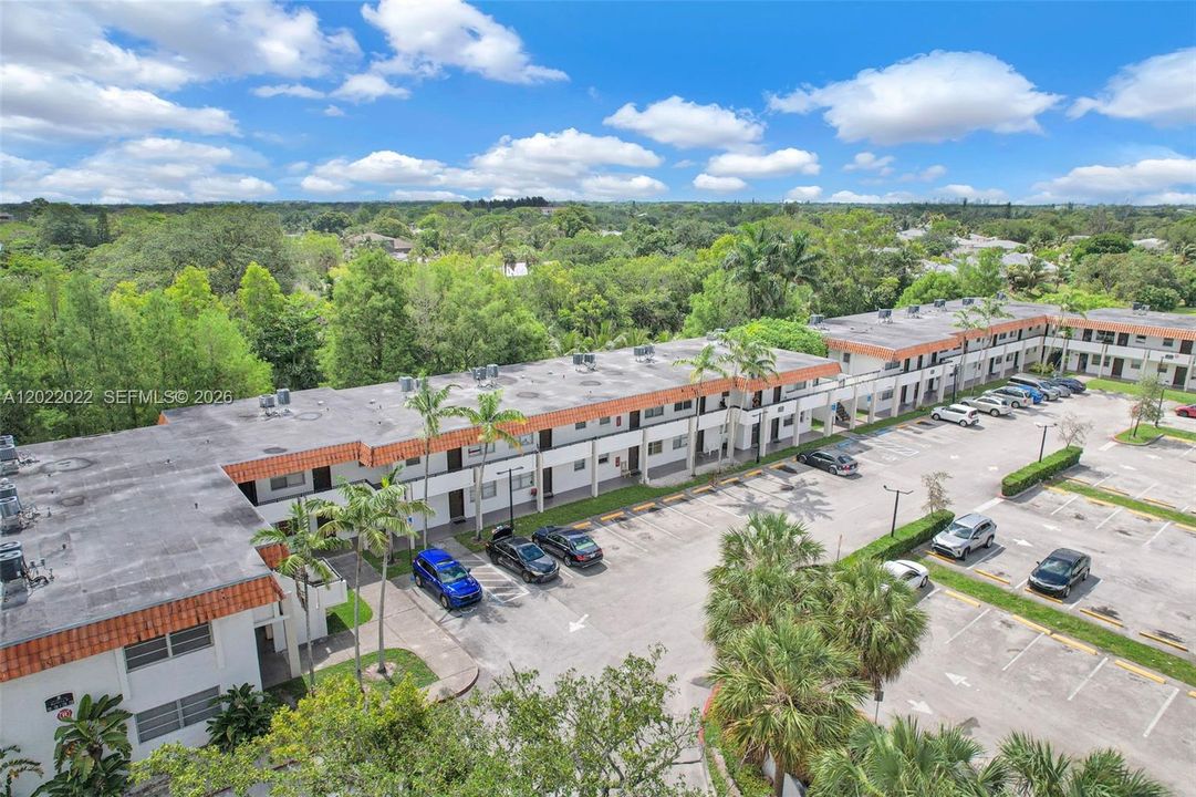 For Rent: $2,100 (3 beds, 1 baths, 771 Square Feet)