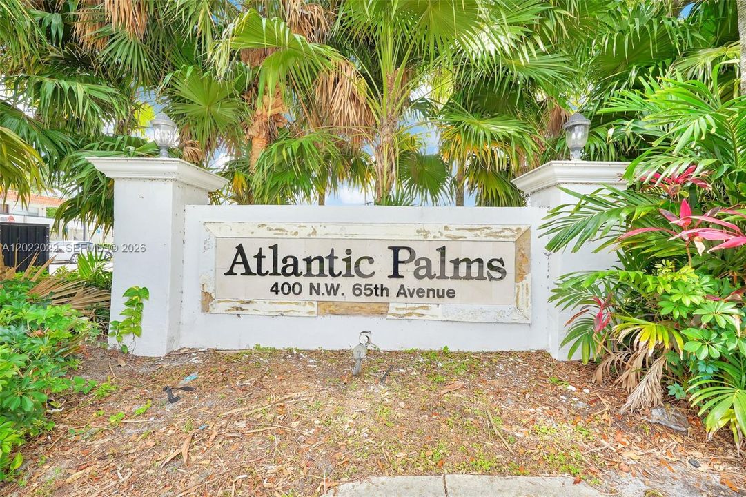 For Rent: $2,100 (3 beds, 1 baths, 771 Square Feet)