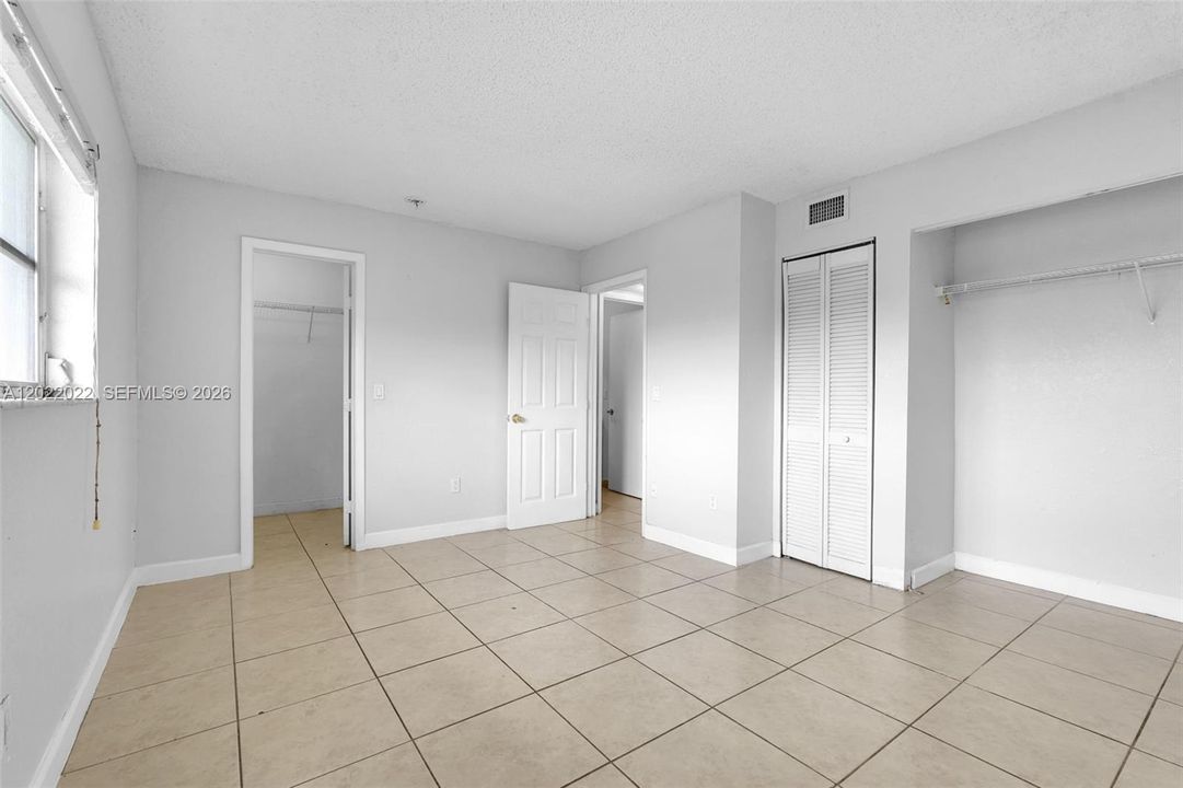 For Rent: $2,100 (3 beds, 1 baths, 771 Square Feet)