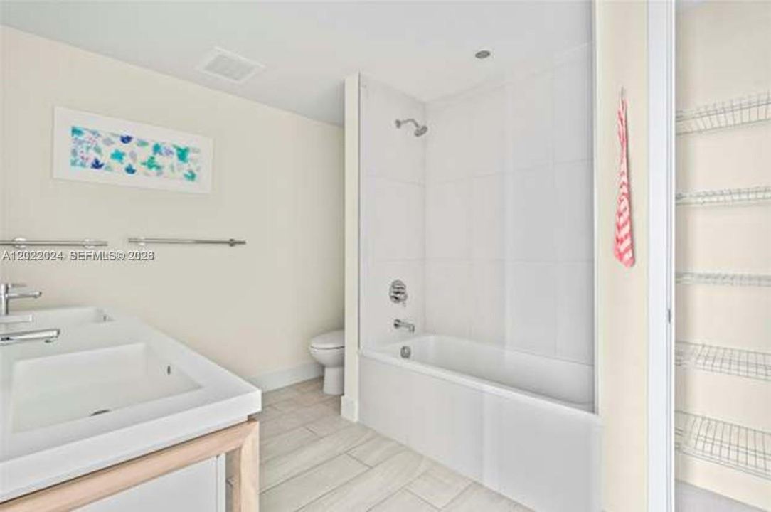 For Sale: $449,000 (2 beds, 2 baths, 1026 Square Feet)