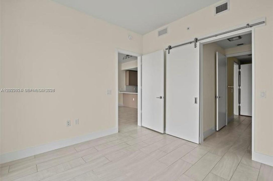 For Sale: $449,000 (2 beds, 2 baths, 1026 Square Feet)
