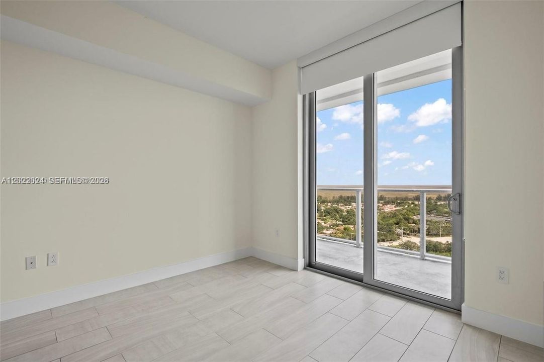 For Sale: $449,000 (2 beds, 2 baths, 1026 Square Feet)